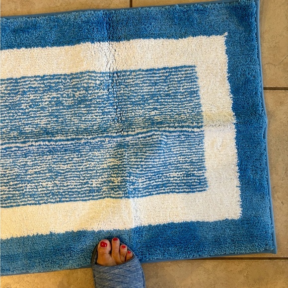 24”x60” Plush Bathroom Rug! Ocean Blue & White Rubber backing!Non Slip! - Picture 1 of 3